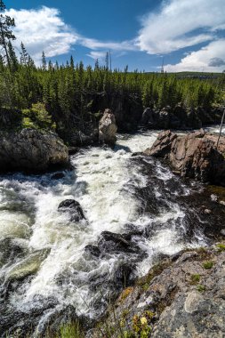 Yellowstone Parkı 'ndaki Ateş Deliği Nehri