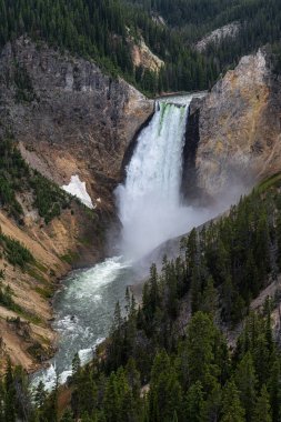 Büyük Kanyon 'daki Lower Falls, Yellowstone Parkı