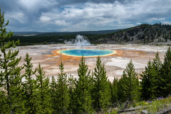 Μεγάλη Πρισματική Άνοιξη Στο Πάρκο Yellowstone — Φωτογραφία Αρχείου