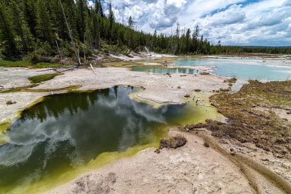 Lago Crepitante Cuenca Norris Geyser Parque Nacional Yellowstone — Foto de Stock