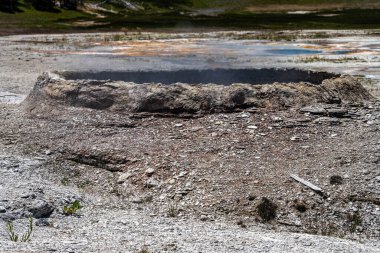 Devasa Gayzer, Üst Gayzer Havzası Bölgesi, Yellowstone Ulusal Parkı