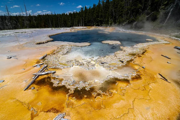 Solitary Geyser Upper Geyser Basin Area Yellowstone National Park — стокове фото