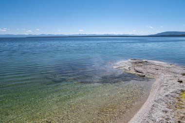 Yellowstone Gölü manzarası Batı Başparmak Gayzer Havzası, Yellowstone Ulusal Parkı
