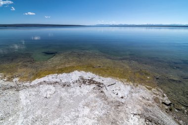 Yellowstone Gölü manzarası Batı Başparmak Gayzer Havzası, Yellowstone Ulusal Parkı
