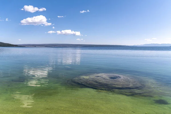 Pemandangan Danau Yellowstone Dari West Thumb Geyser Basin Taman Nasional — Stok Foto