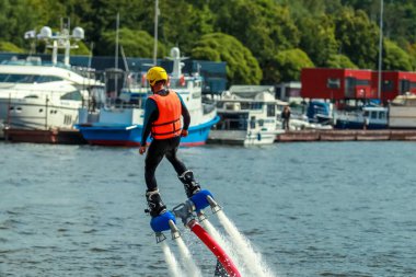 Uçuş tahtası. Ekstrem sporlar Yazın Moskova 'da su eğlencesi.