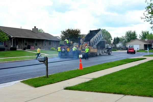 Sturtevant Wisconsin Juni 2020 Een Grote Vuilniswagen Maakt Zich Klaar Rechtenvrije Stockfoto's