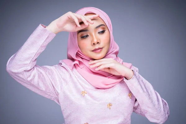 Retrato Headshot Uma Bela Modelo Feminina Vestindo Vestido Tradicional Hijab — Fotografia de Stock