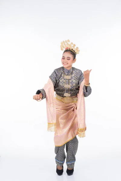 Krásná Malajská Tradiční Tanečnice Předvádějící Kulturní Taneční Sestavu Názvem Tarian — Stock fotografie