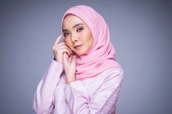 Snímek Hlavy Portrét Krásné Ženy Model Sobě Tradiční Šaty Hidžáb — Stock fotografie