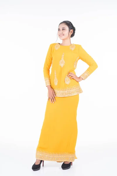 Όμορφο Γυναικείο Ασιατικό Μοντέλο Διάφορες Πόζες Φορώντας Μοντέρνα Kurung Ένα — Φωτογραφία Αρχείου