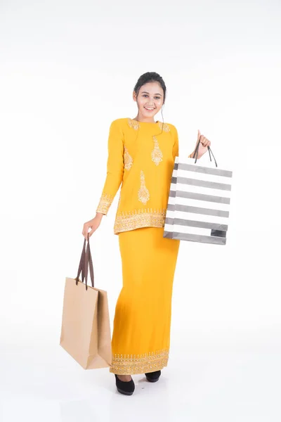 Una Hermosa Modelo Femenina Asiática Vestido Tradicional Kurung Moderno Llevando —  Fotos de Stock
