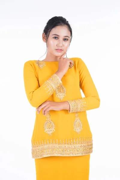 Різних Позах Красива Жінка Азіатка Носить Сучасний Курунг Традиційний Малайзійський — стокове фото