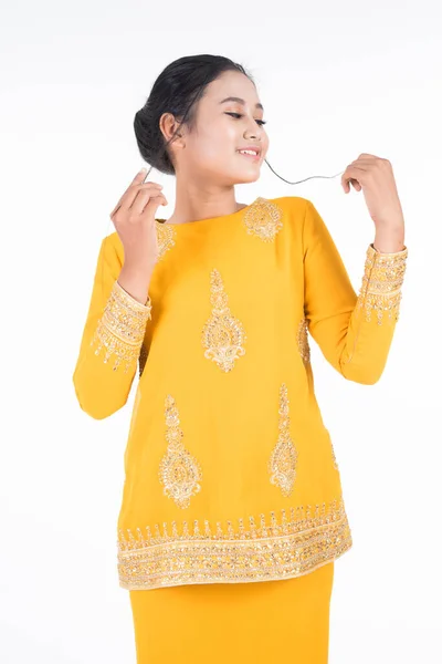 Mooi Vrouwelijk Aziatisch Model Verschillende Poses Met Moderne Kurung Een — Stockfoto