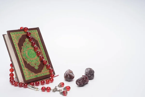 Concepto Islam Libro Sagrado Islámico Corán Kurán Con Cuentas Rosario — Foto de Stock
