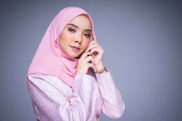 Potret Kepala Dari Model Wanita Cantik Mengenakan Pakaian Tradisional Dan — Stok Foto