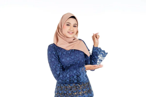 Closeup Beautiful Female Muslim Model Wearing Dark Blue Modern Kurung — Stock Photo, Image