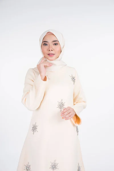 Magnifique Mannequin Musulmane Dans Différentes Poses Portant Kurung Pahang Hijab — Photo
