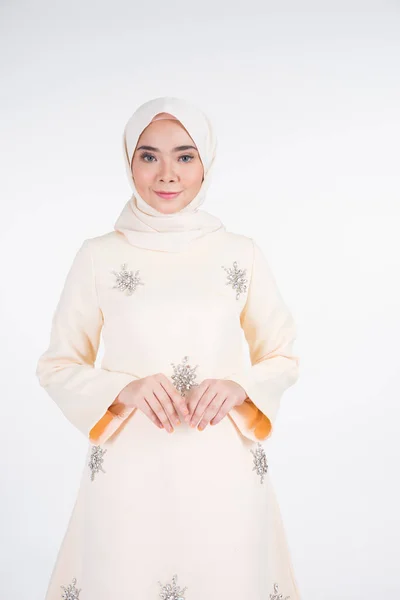 Bella Modella Musulmana Varie Pose Indossando Kurung Pahang Hijab Abbigliamento — Foto Stock