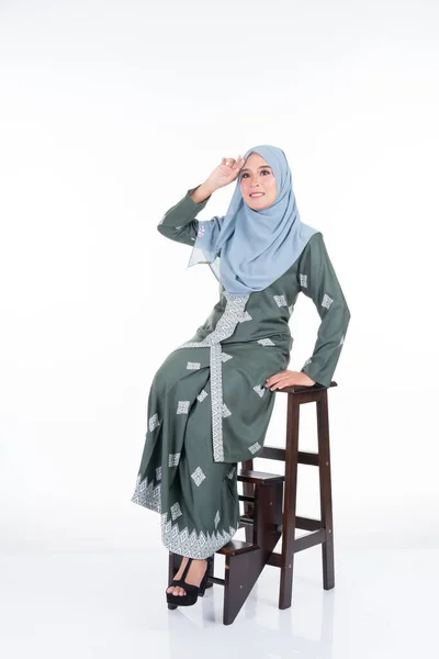 Mooi Vrouwelijk Model Verschillende Poses Met Moderne Kebaya Hijab Een — Stockfoto