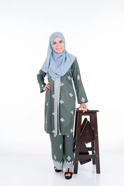 Krásná Žena Model Různých Pózách Sobě Moderní Kebaya Hidžáb Moderní — Stock fotografie
