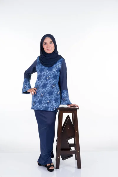 Krásná Žena Model Různých Pózách Sobě Moderní Kurung Hidžáb Moderní — Stock fotografie