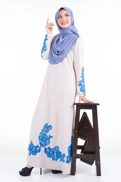 Pełna Długość Portret Pięknej Modelki Sukience Jubah Hidżabie Odzież Stylu — Zdjęcie stockowe