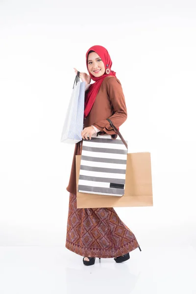 Beautiful Muslim Female Model Asian Traditional Dress Modern Kebaya Carrying — Stock Photo, Image