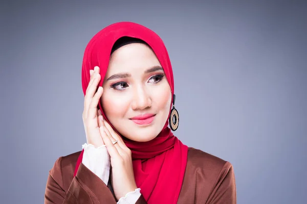 Foto Una Bella Modella Musulmana Abito Tradizionale Musulmano Asiatico Hijab — Foto Stock