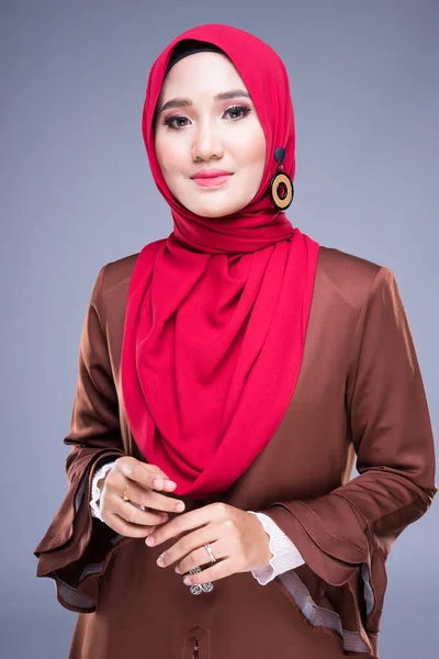 Poloviční Portrét Krásné Ženské Modelky Moderních Šatech Kebaya Hidžábu Oblečení — Stock fotografie