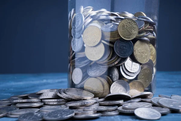 Finanzen Buchhaltung Geldsparen Und Anlagekonzept Stapel Von Silbermünzen Mit Einem — Stockfoto