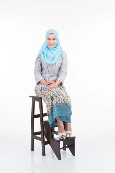 Linda Modelo Feminina Poses Vestindo Kebaya Moderno Hijab Vestuário Estilo — Fotografia de Stock