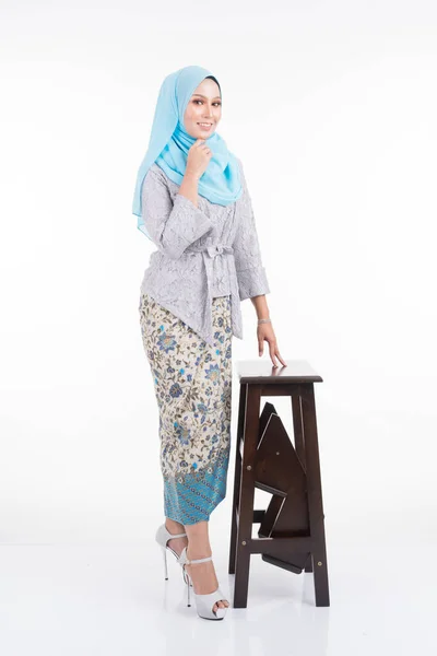 Hermosa Modelo Femenina Poses Con Kebaya Moderna Hijab Una Ropa —  Fotos de Stock