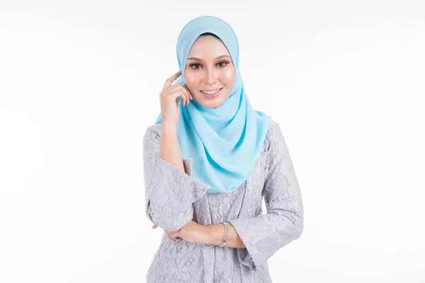 Modelo Feminino Bonito Várias Poses Vestindo Kebaya Moderno Hijab Vestuário — Fotografia de Stock