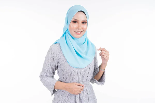 Modelo Feminino Bonito Várias Poses Vestindo Kebaya Moderno Hijab Vestuário — Fotografia de Stock