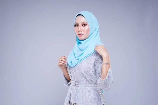 Mooi Vrouwelijk Model Verschillende Poses Met Moderne Kebaya Hijab Een — Stockfoto