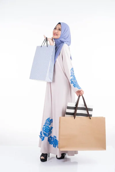 Egy Gyönyörű Muszlim Női Modell Egy Ázsiai Hagyományos Jubah Ruha — Stock Fotó