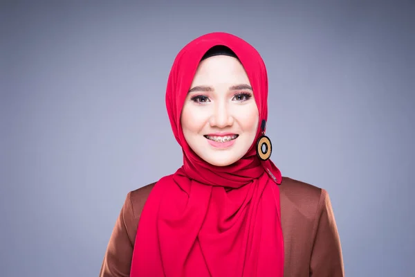 Foto Una Bella Modella Musulmana Abito Tradizionale Musulmano Asiatico Hijab — Foto Stock