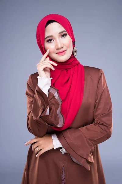 Poloviční Portrét Krásné Ženské Modelky Moderních Šatech Kebaya Hidžábu Oblečení — Stock fotografie