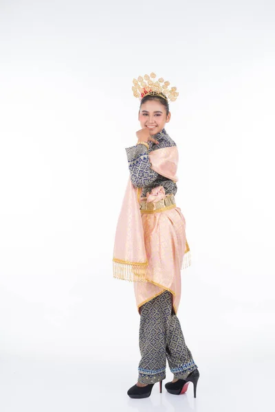 Una Hermosa Bailarina Tradicional Malaya Que Realiza Una Rutina Danza — Foto de Stock