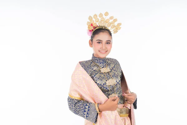 Seorang Penari Wanita Tradisional Malaysia Yang Cantik Mengenakan Pakaian Dansa — Stok Foto