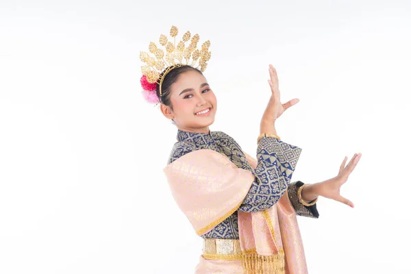 Geleneksel Dans Kıyafeti Giyen Güzel Bir Malezyalı Geleneksel Bayan Dansçı — Stok fotoğraf