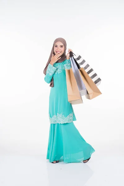 Een Mooie Opgewonden Moslim Vrouwelijk Model Een Aziatische Traditionele Jurk — Stockfoto