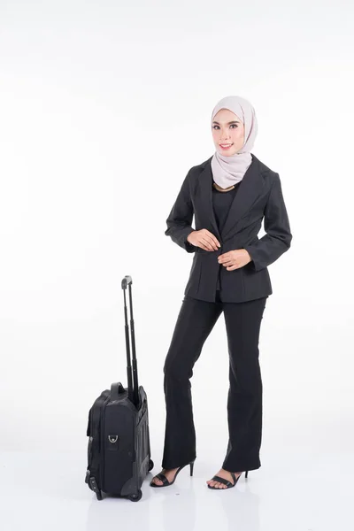Moslim Zakenvrouw Zakenreis Met Bagage Geïsoleerd Witte Achtergrond Geschikt Voor — Stockfoto