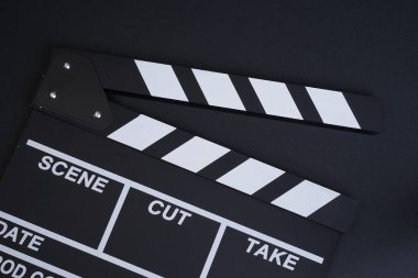 Film alçıpan düz yerde yatıyordu. Film konsepti.