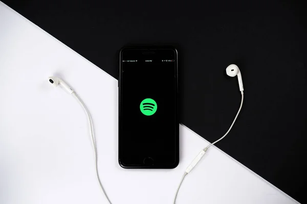 Kuala Lumpur August 2017 Spotify App Smartphone Spotify Popular Commercial — Stock Photo, Image