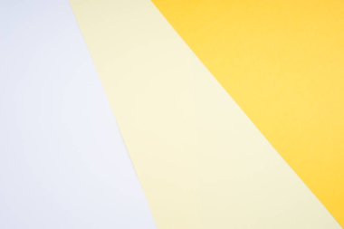 Yumuşak pastel renkli kağıtların yaratıcı düzenlemesi soyut bir arkaplan oluşturuyor