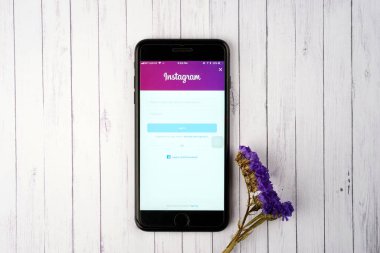 KUALA LUMPUR, MALAYSIA - 27 Şubat 2018: Apple iPhone 'daki Instagram uygulaması. Instagram, 800 milyondan fazla kullanıcıyla fotoğraf ve video paylaşmak için popüler bir sosyal medya uygulamasıdır..