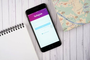 KUALA LUMPUR, MALAYSIA - 27 Şubat 2018: Apple iPhone 'daki Instagram uygulaması. Instagram, 800 milyondan fazla kullanıcıyla fotoğraf ve video paylaşmak için popüler bir sosyal medya uygulamasıdır..