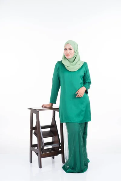 Modelo Feminino Bonito Kurung Moderno Hijab Vestuário Estilo Vida Moderno — Fotografia de Stock